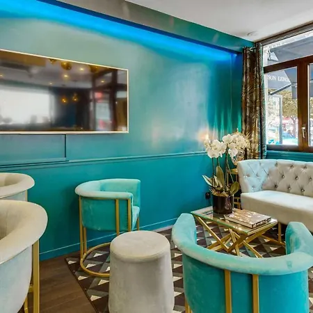 Hotel Carladez Cambronne 3*