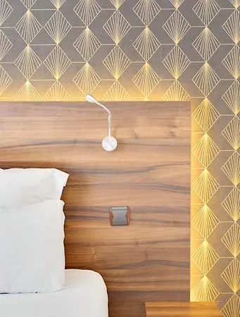 Carladez Cambronne Hotel