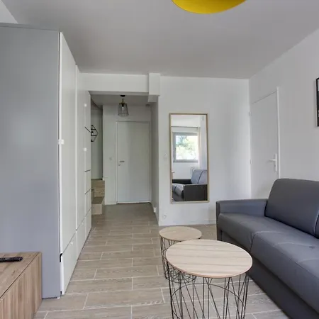 Charming In The Heart Of The 19th Apartment