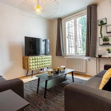 Cmg Montmartre/ Marche Saint-pierre * Parijs