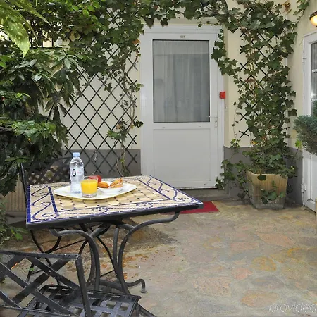 Hotel Carladez Cambronne 3*