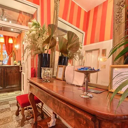 Des Marronniers Hotel Paris
