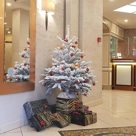 Hotel Champerret Elysees 3*