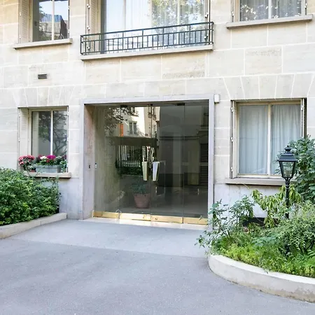 Aparthotel - Spacious 3 Flat For Families - 3 Minutes From Metro Station *