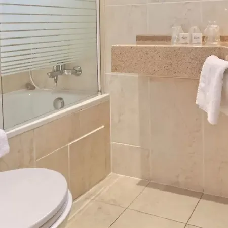 121 Hotel