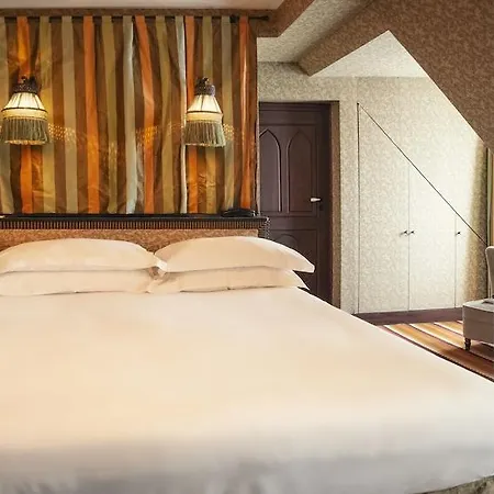 Du Bourg Tibourg Hotel 4*