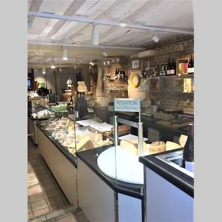 Typical Marais 3 Bedroom - Beaubourg * Parigi