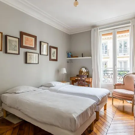 Veeve - Muted Beauty In Batignolles Apartment