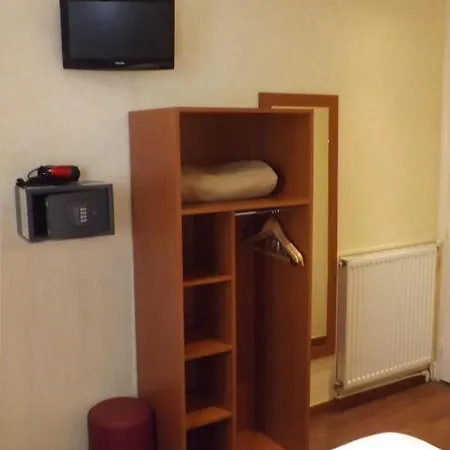 De La Place Des Alpes Hotel 2*