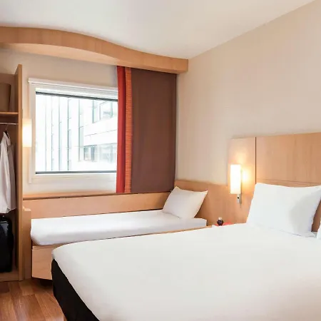Hotel Ibis Paris La Défense Esplanade 3*