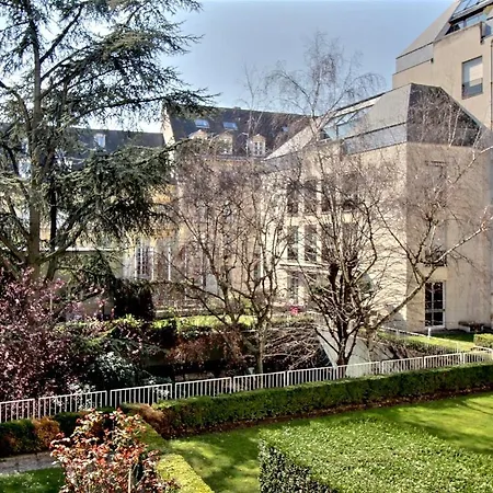 Assia & Nathalie - Luxury Marais Bed & Breakfast