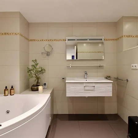 Assia & Nathalie - Luxury Marais Bed & Breakfast Parijs