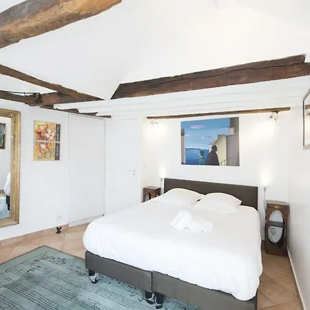 Apartament Character Near Rue Des Martyrs