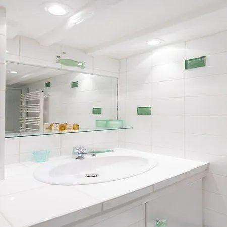 Apartament Character Near Rue Des Martyrs Paryż