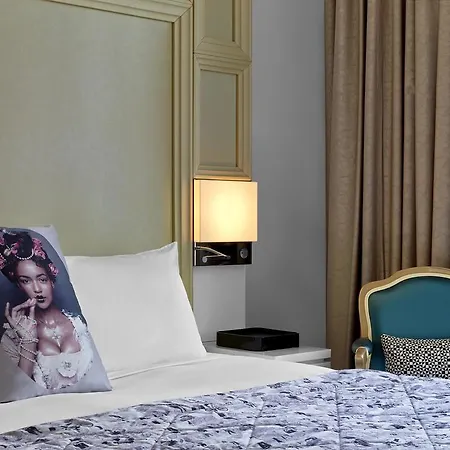 W - Opera Paris