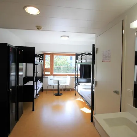 Hostel Hi Yves Robert *
