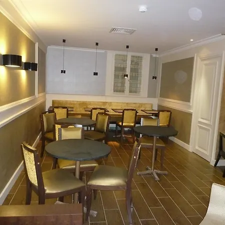 Logis 15 Montparnasse 4*