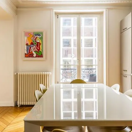 Апартаменты Veeve - Style Near Parc Monceau Париж