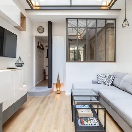 Former Art Studio Under Glass Roof In Strasbourg St-denis Welkeys Appartement Paris
