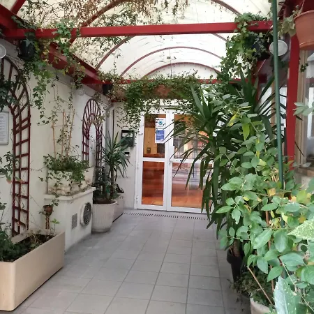 Hotel De La Perdrix Rouge
