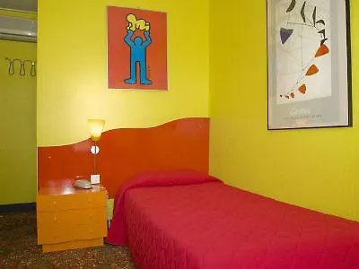 Le Petit Oberkampf & 4* Parigi