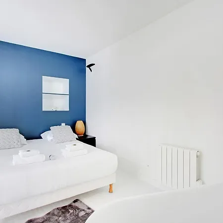 Cmg Delta / Montmartre Apartment *
