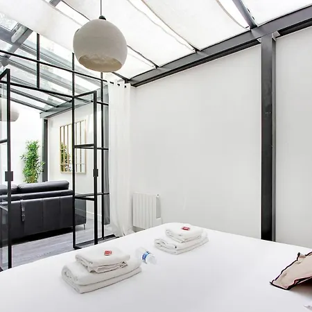 Cmg Delta / Montmartre Apartment *