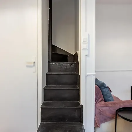 Flat Two Steps To Folies-bergères At The Heart Of - Welkeys Parigi