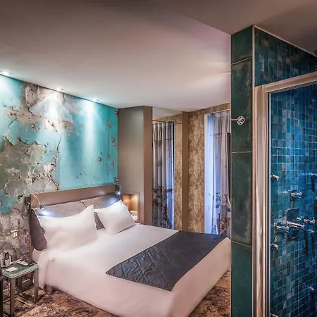 Apostrophe Hotel