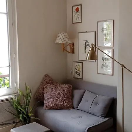 Daire Authentic House Small, Bright And Calm Paris