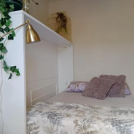 Authentic House Small, Bright And Calm Daire