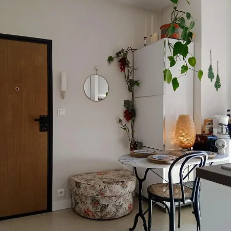 Authentic House Small, Bright And Calm Paris