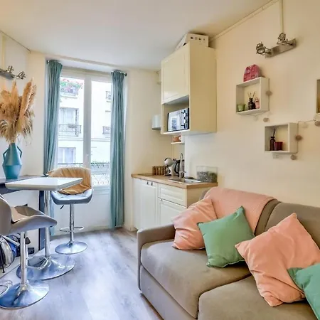 아파트 Small Parisian Cocoon Located In The 18th District