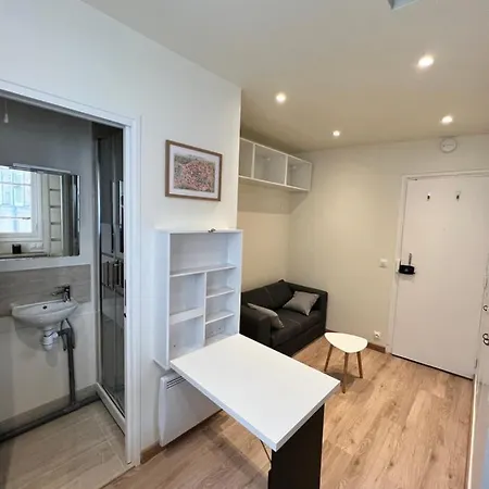 Apartment Studio Neuf Entierement Equipe Et Bien Situe.