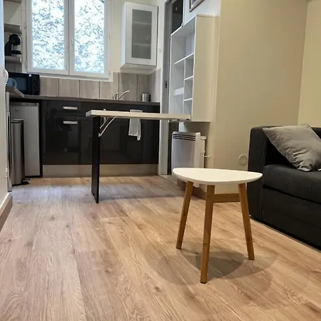 Apartment Studio Neuf Entierement Equipe Et Bien Situe. *