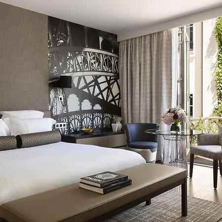 La Clef Tour Eiffel By The Crest Collection Hotel Paříž