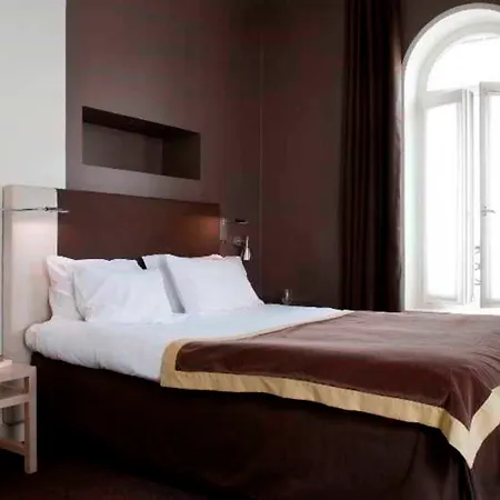 Beauchamps 4* Paris