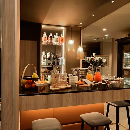 Hotel La Lanterne & By Timhotel Paříž