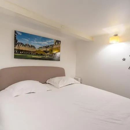 Appartamento Typical Parisian Flat In Le Marais Parigi