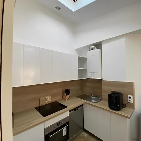 Apartment Upscale 80m2 2 Bedroom Near Champs Elysees *