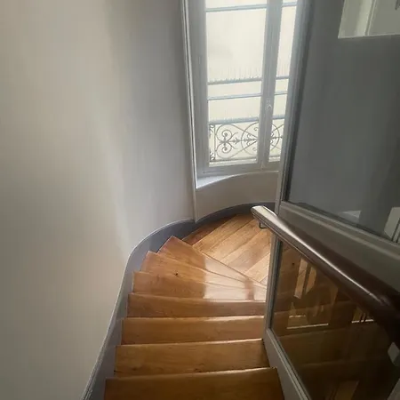 Centre Dernier Etage Vue Ascenseur 아파트 파리