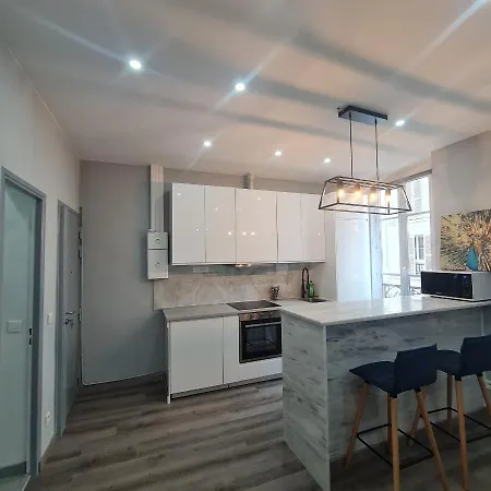 Tres Lumineux Porte De Saint-cloud - F3 Avec Parentale Paris