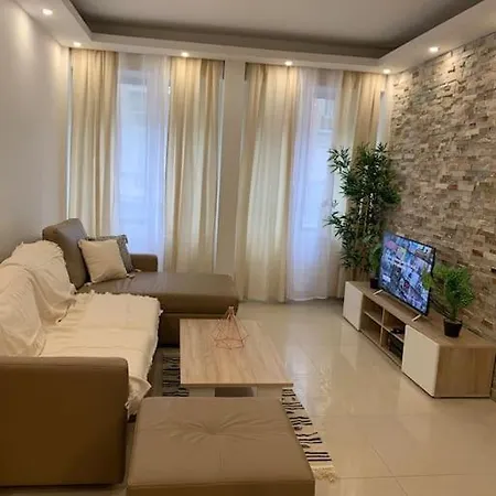 In The Heart Of The Champs Elysees With Balcony Appartement Parijs