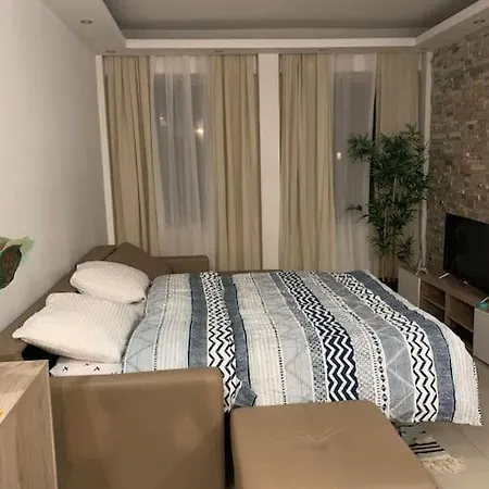 Appartement In The Heart Of The Champs Elysees With Balcony