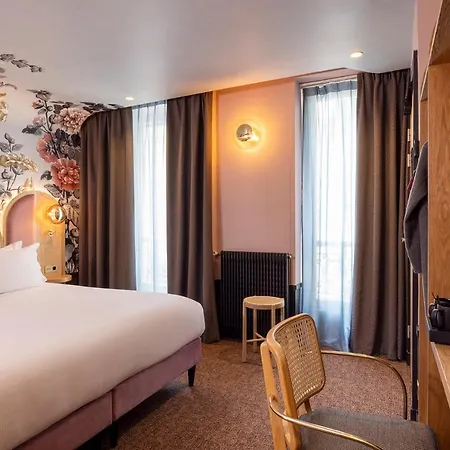 Hotel Jardin De Cluny 4*