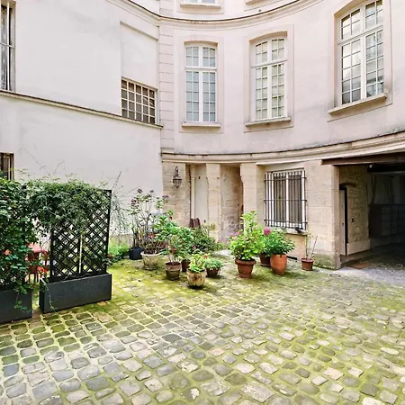 Charming Refurbished Studio -maraisbeaubourg * 巴黎