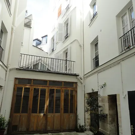 Into - Pont Neuf Apartment Paris