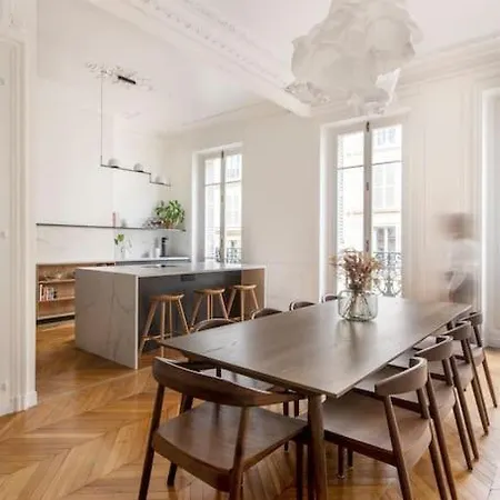 Haussmannien 156m2 Avec Balcon Filant *