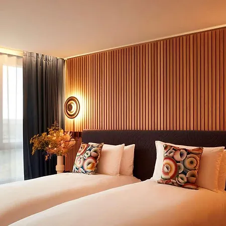 Hotel So/