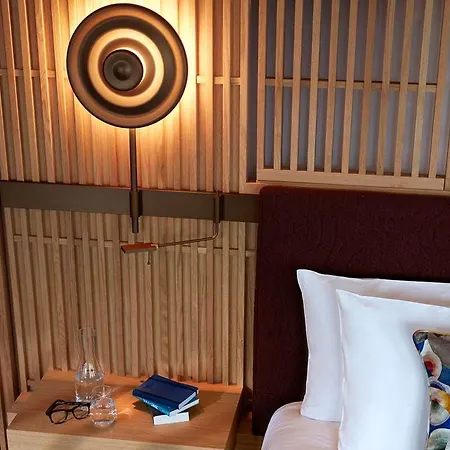 Hotel So/
